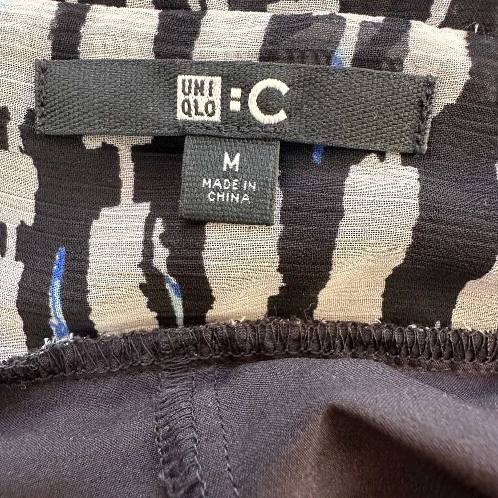 Uniqlo Sleeveless, v-neck, midi, geometric print, asymmetrical hem, full skirt - Picture 6 of 8